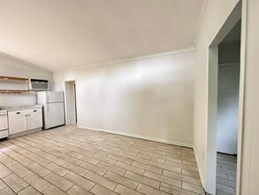 1742 N Parkway, Unit Rear in Memphis, TN - Foto de edificio - Building Photo