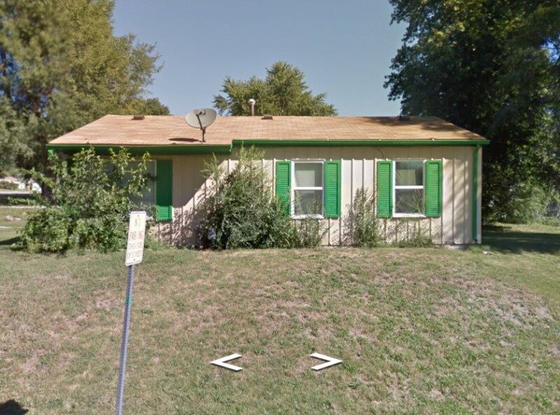 3309 Mandan Ln in St. Joseph, MO - Building Photo