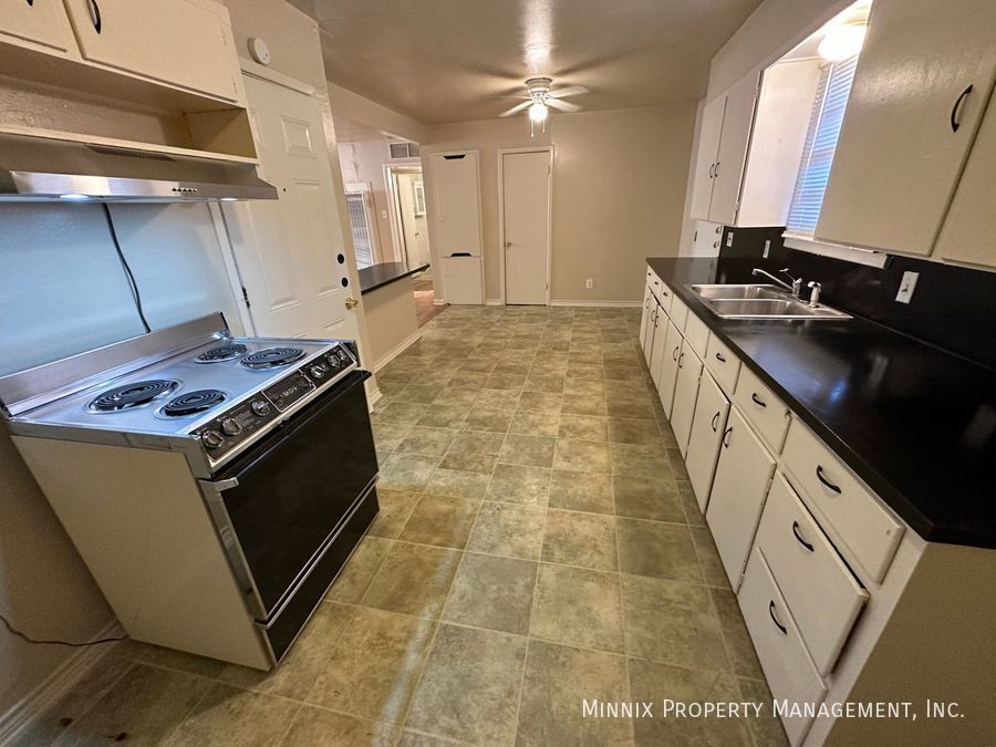 2115 S Loop 289 in Lubbock, TX - Building Photo
