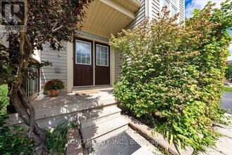 76 Blackburn Dr in Brantford, ON - Building Photo - Building Photo