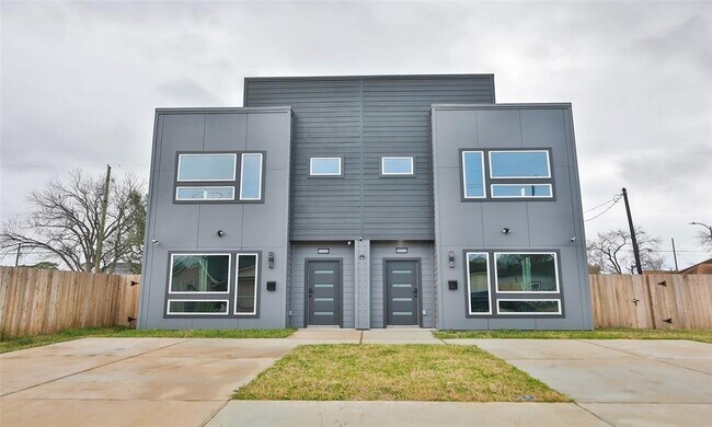 9315 Ashville Dr in Houston, TX - Building Photo - Building Photo