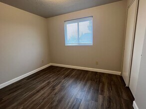 3436 SW Obsidian Ave in Redmond, OR - Foto de edificio - Building Photo