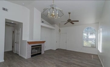 8401 Hemlock Ct in Bakersfield, CA - Building Photo - Building Photo