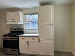 608 Maple St in Bloomington, IL - Building Photo - Building Photo