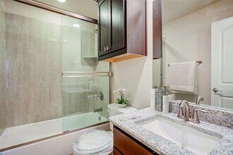 4323 Dickason Ave in Dallas, TX - Foto de edificio - Building Photo