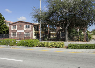 Salem House in North Miami, FL - Building Photo - Building Photo