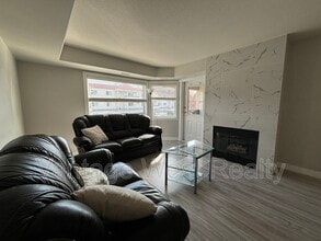 3115-3115 De Montreuil Ct in Kelowna, BC - Building Photo - Building Photo