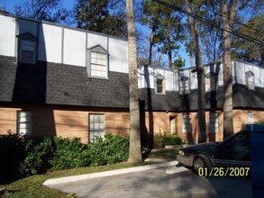 1305 Adams St-Unit -7 in Conroe, TX - Building Photo - Building Photo