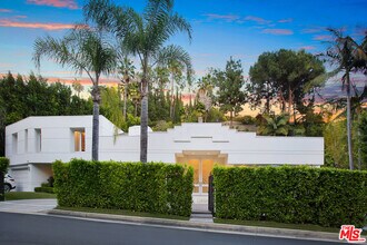 1166 San Ysidro Dr in Beverly Hills, CA - Foto de edificio - Building Photo