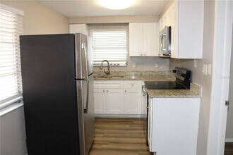 10512 121st Ave in Largo, FL - Building Photo - Building Photo