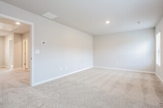 931 Equine Dr in Roebuck, SC - Building Photo - Building Photo