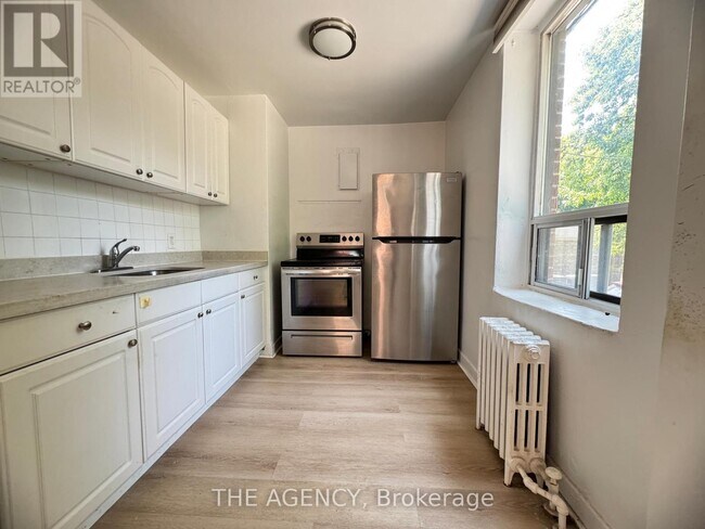 852-852 Broadview Ave in Toronto, ON - Building Photo - Building Photo