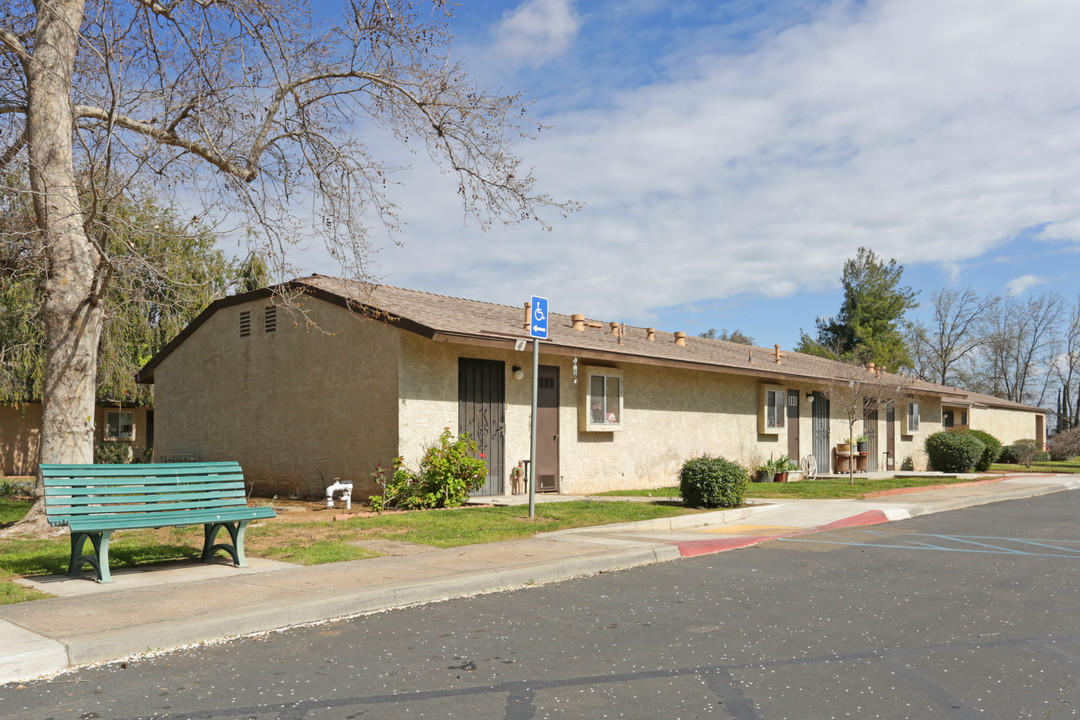 Madera Gardens in Madera, CA - Building Photo