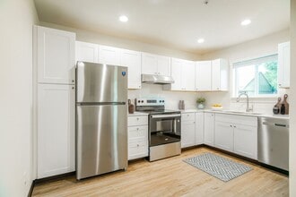 2164 Laurel Ave NE in Salem, OR - Building Photo - Building Photo