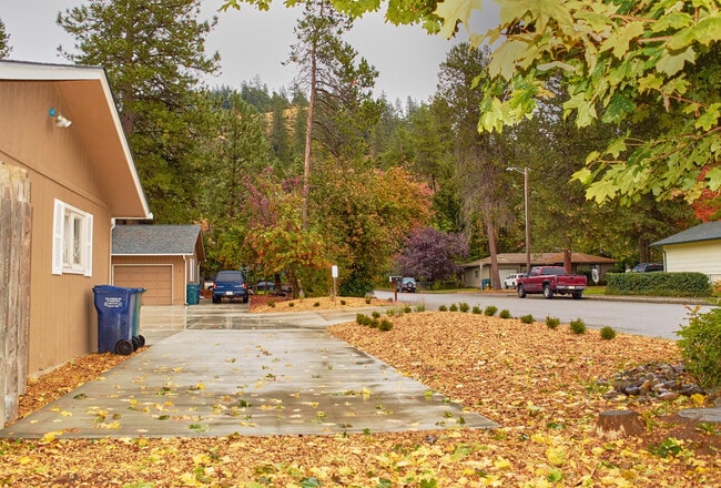 property at 1325 E Syringa Dr