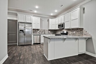 1711 W Broadway Pl in Rogers, AR - Building Photo - Building Photo