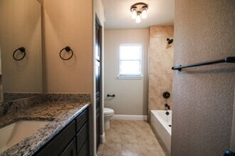 805-807 Jameson St in Weatherford, TX - Building Photo - Building Photo