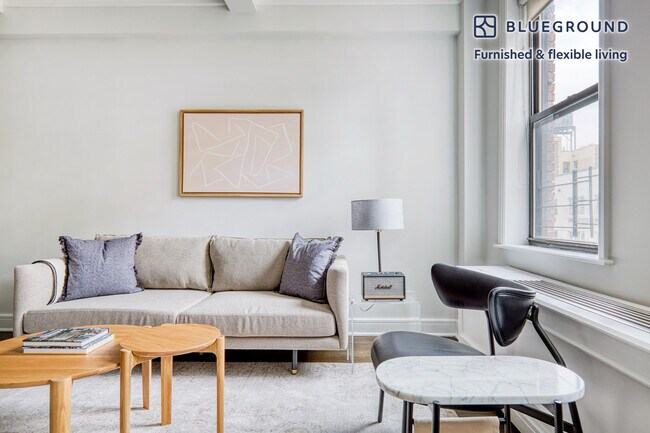 210 W 70th St in New York, NY - Building Photo - Building Photo