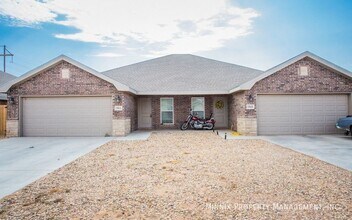 1305 N Clinton Ave in Lubbock, TX - Building Photo - Building Photo