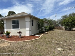 13329 Mitten Ln in Spring Hill, FL - Building Photo - Building Photo