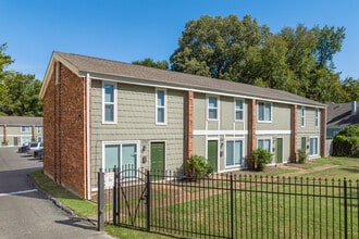 Spottswood Manor in Memphis, TN - Foto de edificio - Building Photo