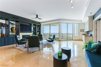 9101 Alta Dr in Las Vegas, NV - Foto de edificio - Building Photo