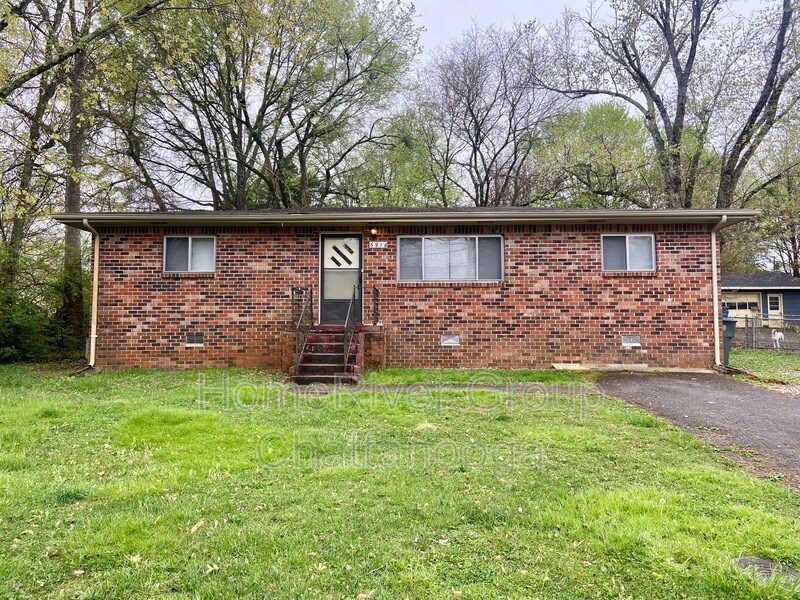 6916 Robinson Dr in Chattanooga, TN - Building Photo