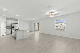 11756 Radiant Shr Lp in San Antonio, FL - Building Photo - Building Photo