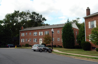 Westover Hills Apartments in Arlington, VA - Building Photo - Building Photo