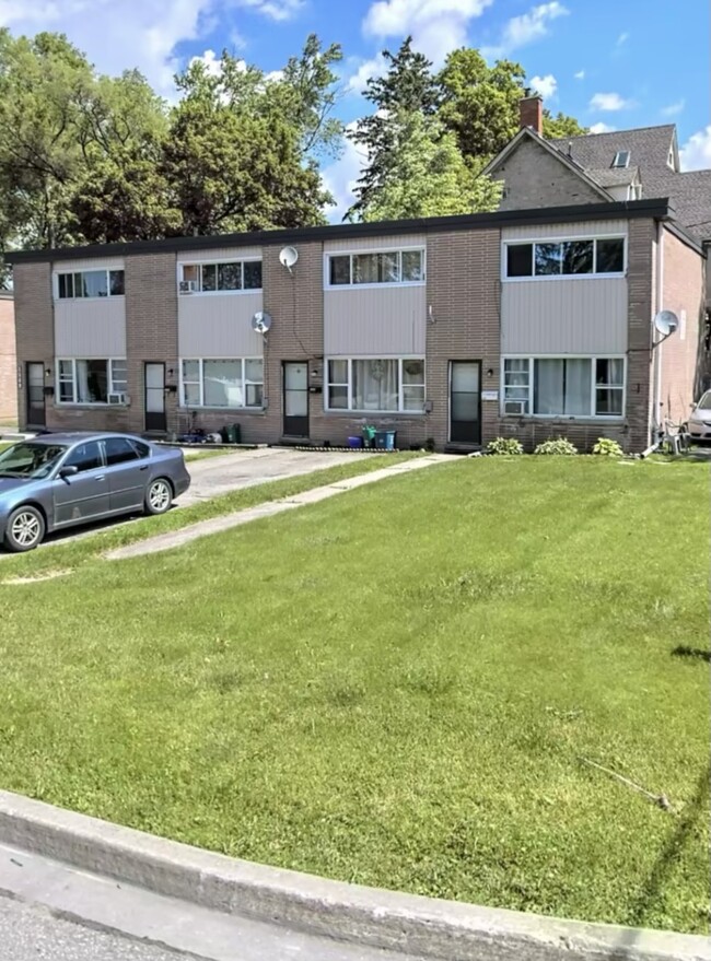 property at 1567 Queenston Rd