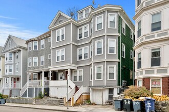 78 Hillside St, Unit 1 in Boston, MA - Foto de edificio - Building Photo
