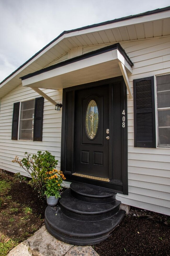 408 Martin Luther King Jr Dr in Lafayette, LA - Building Photo - Building Photo