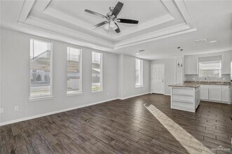 2019 Stardust Ln, Unit 2 in Edinburg, TX - Foto de edificio - Building Photo