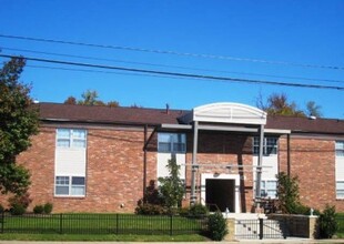 Bluegrass Commons in Lexington, KY - Foto de edificio - Building Photo