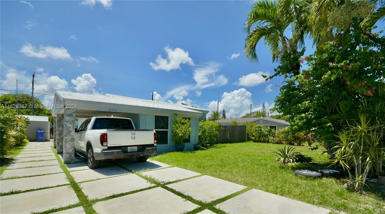 18076 NE 19th Ave in North Miami Beach, FL - Building Photo