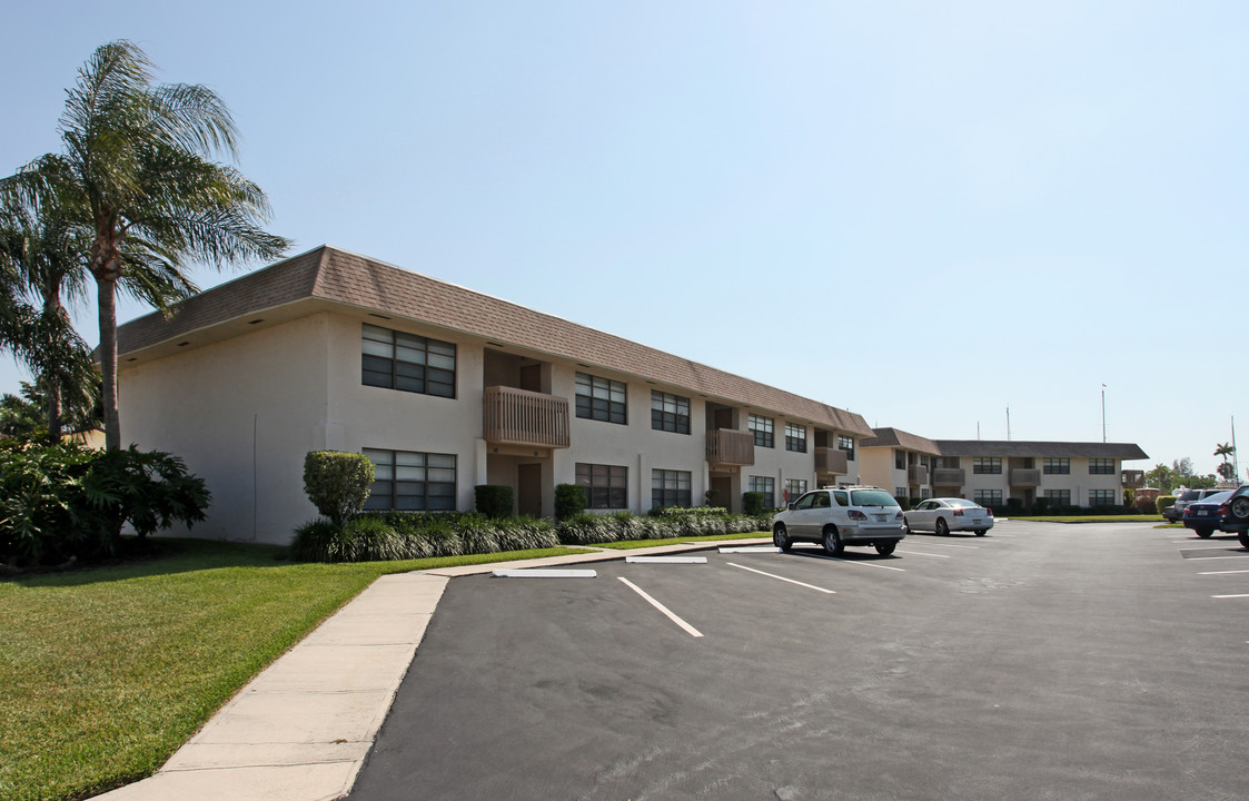 Marina Townhomes in Dania, FL - Building Photo