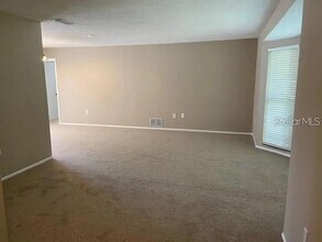 3654 Pin Oaks St in Sarasota, FL - Foto de edificio - Building Photo