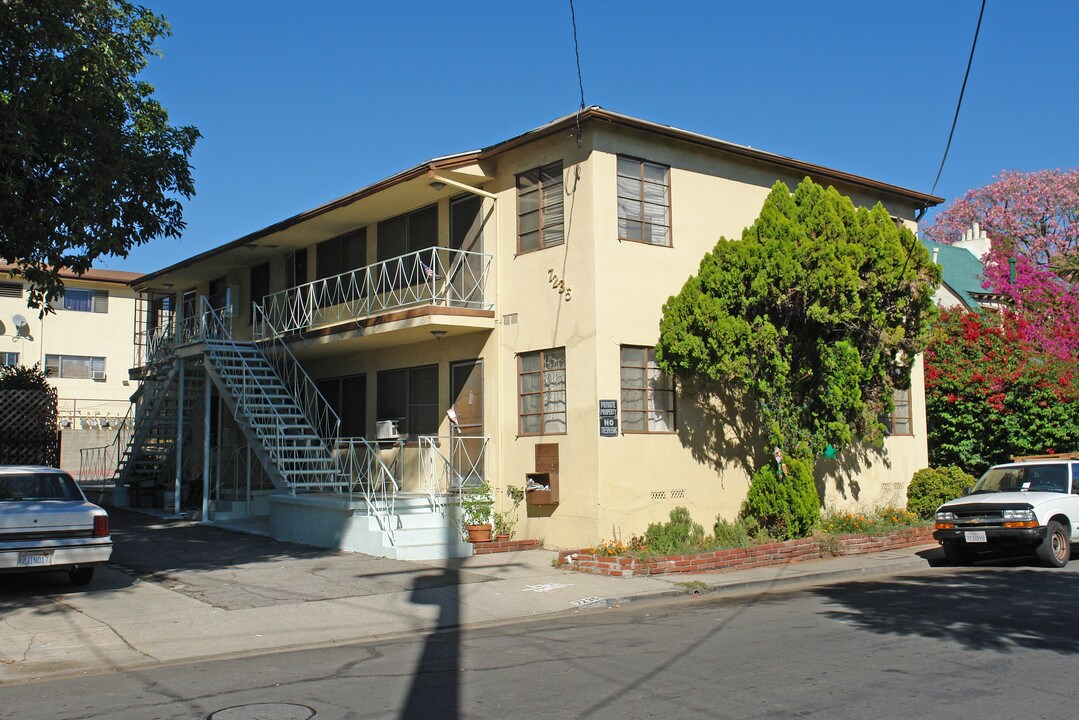 7235 Hampton Ave in Los Angeles, CA - Foto de edificio