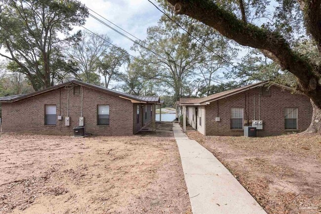 5405 E Shore Dr in Pensacola, FL - Building Photo - Building Photo