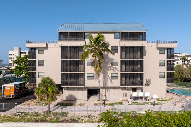 Bonita Resort & Club in Bonita Springs, FL - Building Photo - Building Photo