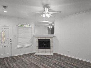 1501 Cedar Elm Dr in Euless, TX - Foto de edificio - Building Photo