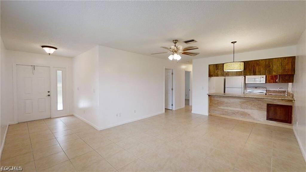 2303 NE 6th St in Cape Coral, FL - Building Photo