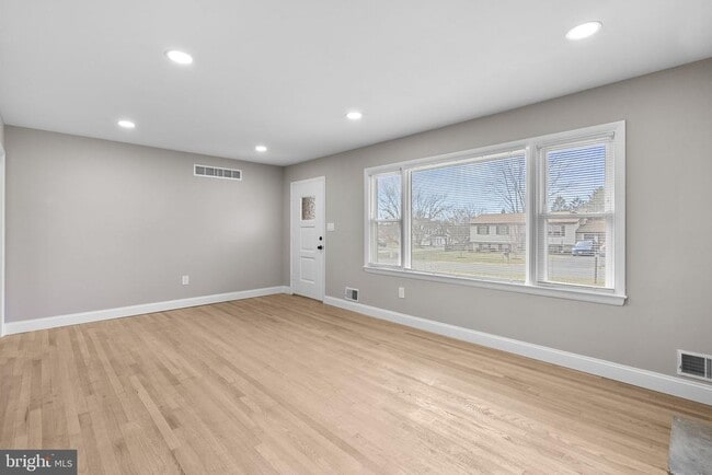 property at 3887 Shadywood Dr