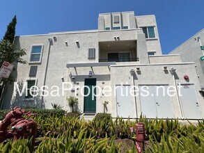 127 Macintosh Way in Upland, CA - Building Photo - Building Photo