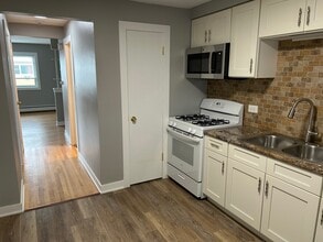 9610 N Greenwood Ave, Unit 2E in Des Plaines, IL - Building Photo - Building Photo