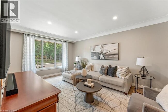 323 Hixon Rd in Hamilton, ON - Building Photo - Building Photo