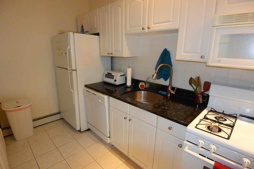 1653 Commonwealth Ave, Unit #4 in Boston, MA - Building Photo
