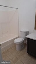 102 Royal Ct Ln in Camden, NJ - Building Photo - Building Photo