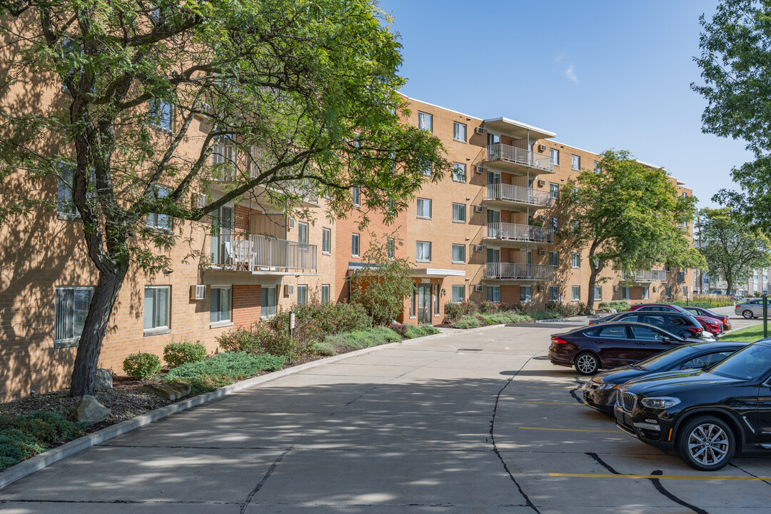 Willowick Towers in Eastlake, OH - Foto de edificio