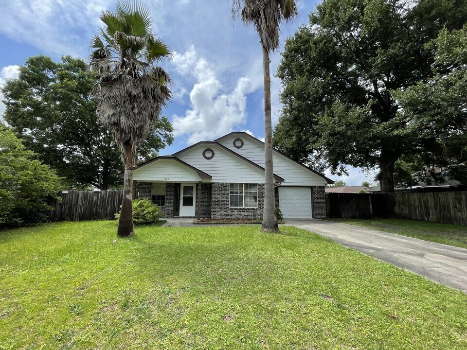 904 Canyon Ct in Hinesville, GA - Building Photo